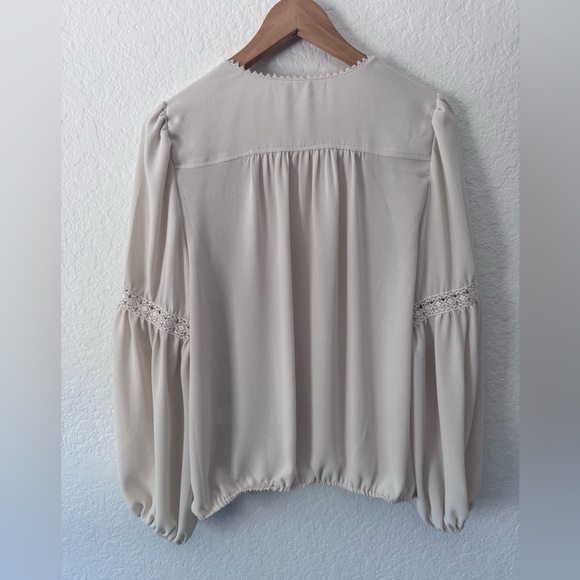 Max Studio London Cream Blouse with Crochet Accents Size Large - Picture 5 of 5